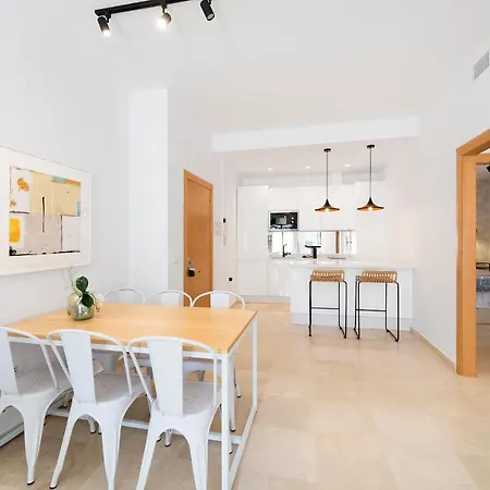 Orange Square Apartment *