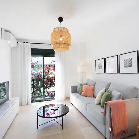 Orange Square Apartment