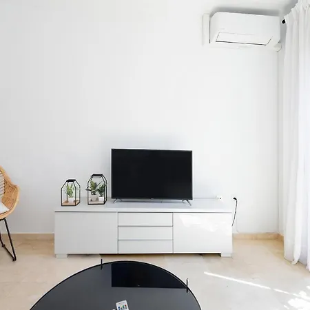 Orange Square Apartment *